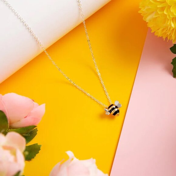 Jewelry - Queen Bee Necklace - 01